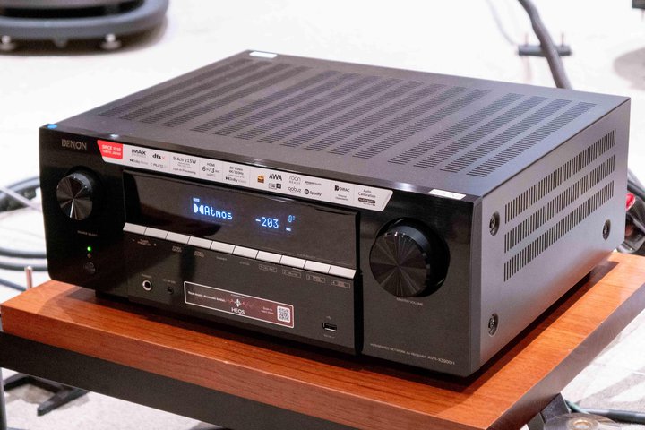 �f�m���A4�N�U�胂�f���`�F���W�̃~�h���N���XAV�A���v�uAVR-X3900H�v�uAVR-X2900H�v