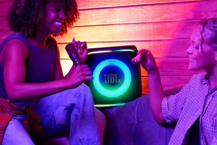 JBL�AAI�{�[�J�������@�\���ڂ̃p�[�e�B�[�X�s�[�J�[�uPartyBox Encore 2 Plus�v�B���C�����X�}�C�N2�{�t��