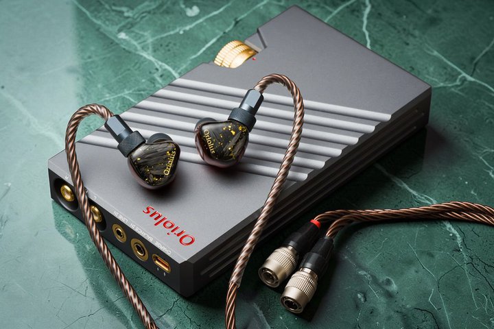 �I���I���X�A�C���z���Ɛ�p�A���v���Z�b�g�́uOriolus Traillii Ultra IEM System�v�B��159���~