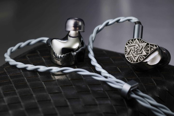 Unique Melody�A�`�^��➑�IEM�V���f���uMaven III�v�B���`���܂�12�h���C�o�[�\��