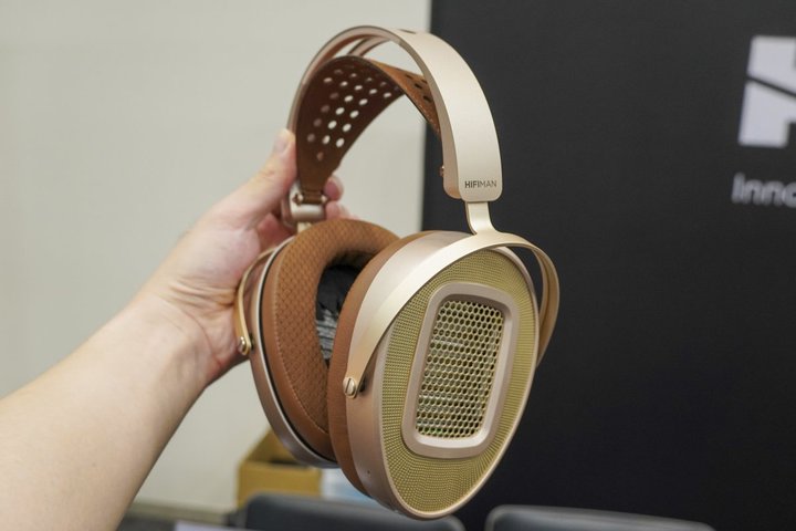 ���|�^�t�F�X��HiFIMAN�̃t���O�V�b�v�uHE1000 WiFi�v�Ŗ��키����x���E�������^�Q�[�~���O�s�����̃p�C�I�j�A