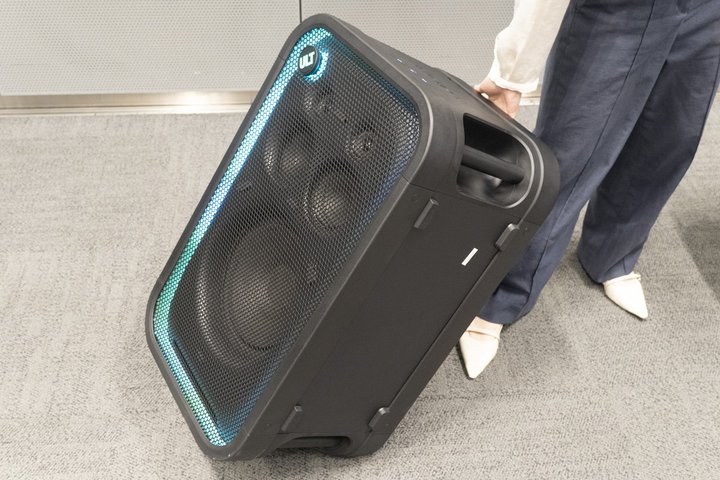 �\�j�[�A����d�ቹ���C�����X�X�s�[�J�[��^�@�uULT TOWER 7�v�B�d�ቹ���[�h�؂�ւ��uULT�{�^���v����