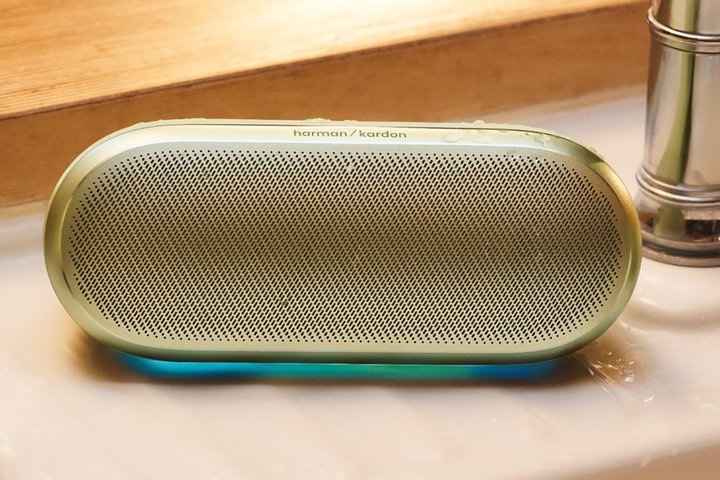 Harman Kardon�A�A���r�G���g���C�g����Bluetooth�X�s�[�J�[�uLuna 2�v�Ɂg�₳�����h�V�F�~���g
