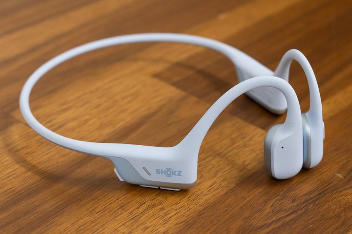 Shokz�A�g��C�̂悤�ȑ������h�ڎw�������`��Bluetooth�C���z���y�ʃ��f���uOpenRun Air 2�v