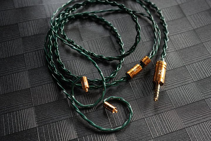 Beat Audio�A�u�����h���\����C���z���P�[�u���̑�4����uEmerald MKIV�v�uVermilion MKIV�v