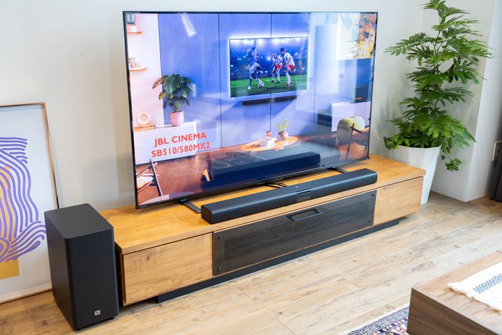 JBL�A�g�܂肽���߂�h�T�E���h�o�[�uCINEMA SB580MK2�v�B���C�����X�X�s�[�J�[�̒ǉ��Ŗ{�i�T���E���h�������\