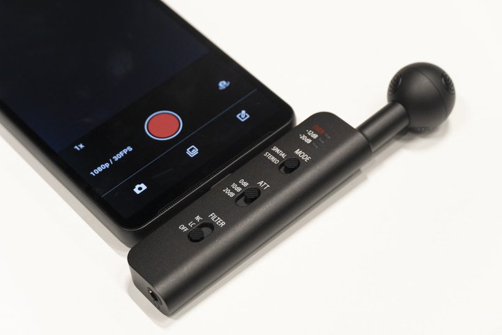 �\�j�[�A�X�}�z�̓���B�e����ԃI�[�f�B�I�Ή��ɂȂ�USB-C�}�C�N�uECM-AX10�v�BEclipsa Audio�ɂ��Ή�