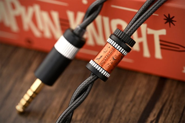 Nostalgia Audio�A�n���E�B�������`�[�t�ɂ����C���z���P�[�u���uPumpkin Knight�v�B3��̓����̂��̗p