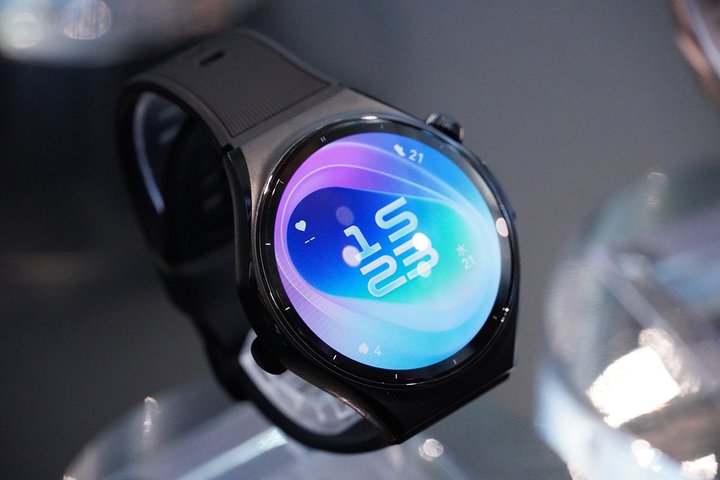 �t�@�[�E�F�C�A�V�t���O�V�b�v�X�}�[�g�E�H�b�`�uHUAWEI WATCH 6�v�B�Ǝ��Z���T�[�i���Ō��N�Ǘ��@�\�Ȃǋ���