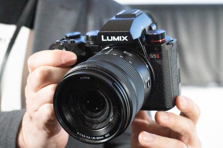 CESLUMIXuS5 IIvCO\Buh̑ʈʑAF𓋍