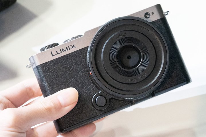 uLUMIX S9vŁgX}zƃJ̐V֌WhB\Ōꂽ_