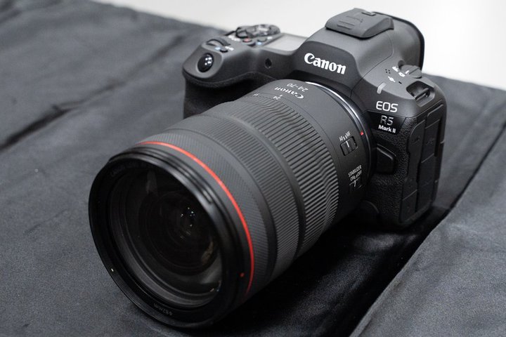 LmAVfGWVXeڂ̃tTCY~[XuEOS R5 Mark IIv