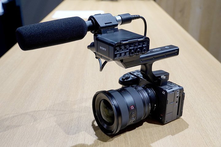 �\�j�[�A�v���t�F�b�V���i���J���R�[�_�[�gCinema Line�h�uFX5�v��������