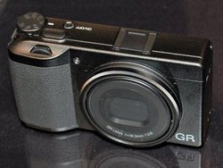 uRICOH GR IIIvJÁBtŉi10~Bʊʐ^WuGR T-snapsWv125J