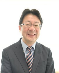 NAP[gFjRIJȈꖇ߂~]邽߂ɁAqlɊYS͂ŃT|[g