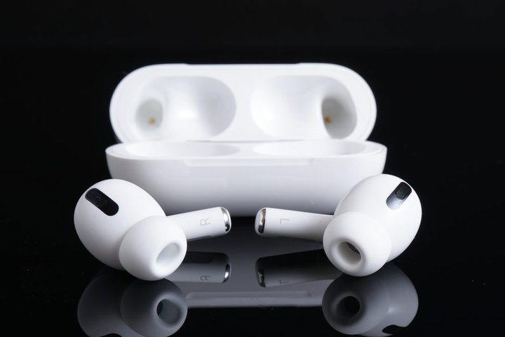 �uAirPods Pro 2�v�̃P�[�XCAD�摜�����[�N�B8���ɔ��\�Ƃ̗\�z��