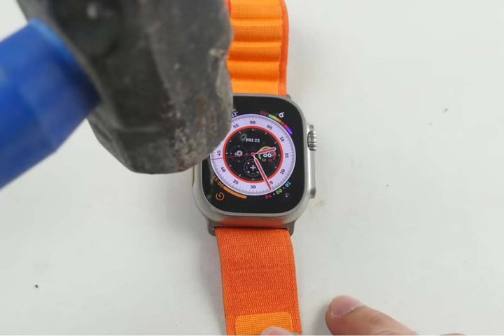 Apple Watch Ultran}[ŘAł؁BʂɃe[u
