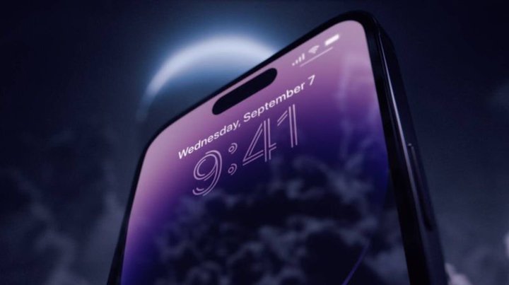 iPhone 15ijŏʃf́uUltravHOʃJ2USB-Cڂ