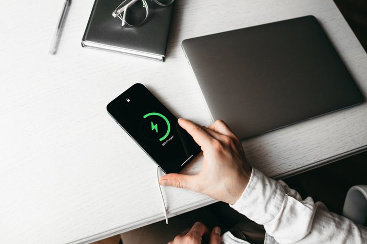 uiPhoneiPhoneփCX[dv\ɁHAbvo