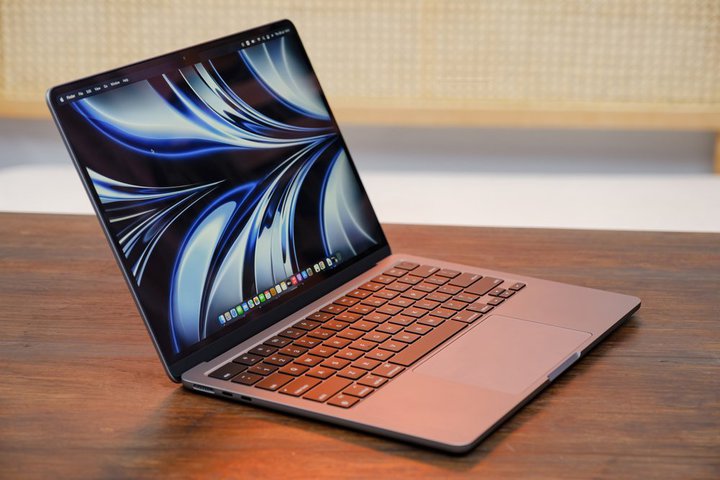 15C`MacBook AirA܂ȂBfBXvCY̓