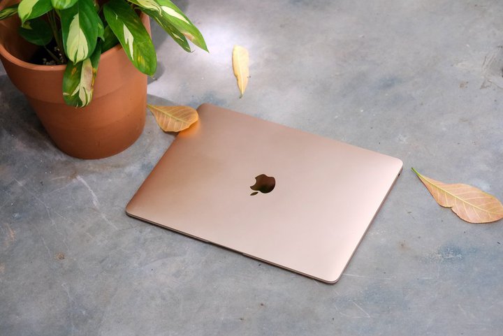 15C`MacBook AirA6\Ɍ݌ɂ𒙂ߎn߂Ƃ̕