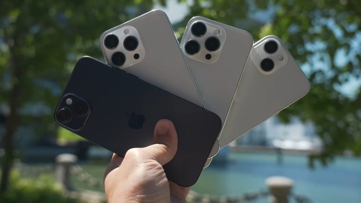 uiPhone 15vSf́gmȃvJhJBUSB-CV{^mF