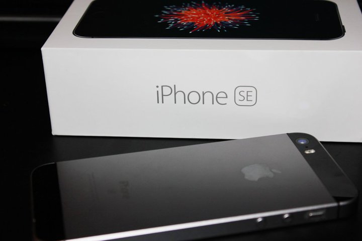 uiPhone SE 4v2024N͖̔]ݔ