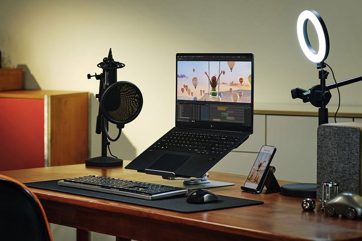 m[gPCuLG gramV[Yv2024Nf\BAI摜ށAX}zAgeՂ