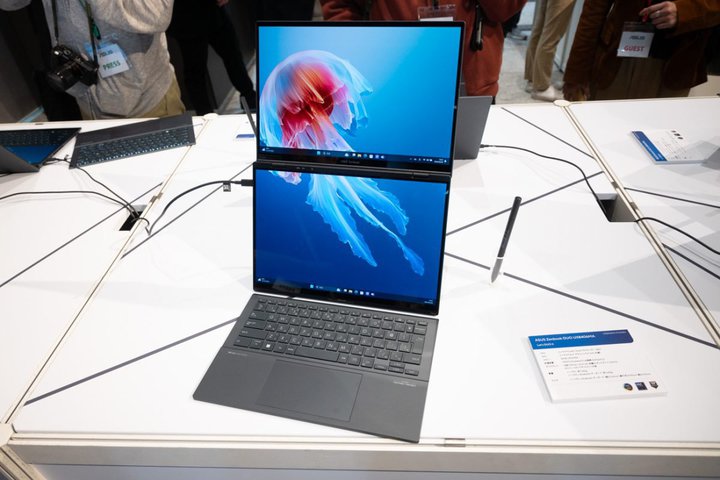 ASUSA2̗L@EL𓋍ڂm[gPCuZenbook DUOv