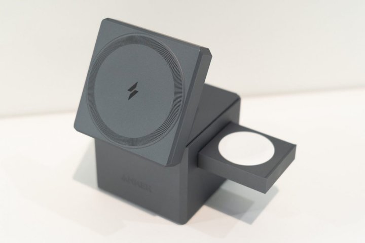 AnkerAiPhone^Apple Watch^AirPods𓯎}[dłg[dXe[VhuAnker 3-in-1 Cube with MagSafev
