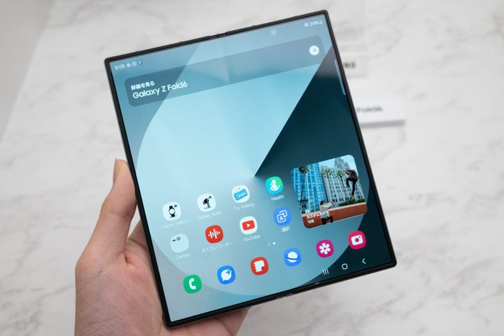 �T���X���A�g�V���[�Y�j��ł��X�����h�Ȑ܂肽���݃X�}�z�uGalaxy Z Fold6�v