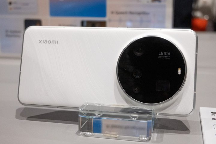 VI~AɃJ gBeh X}zuXiaomi 15 Ultrav