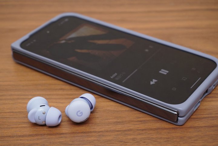 GooglẽCzAGeminiAg͂ǂꂾ֗H 2~œouPixel Buds 2av