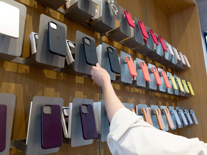 iPhone SE4́uقiPhone 14vɁH P[Xp\A\