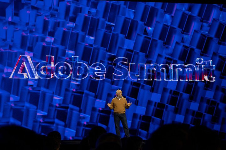 Adobe^AȊsȌvBFireflýuꕔvɉ߂Ȃ