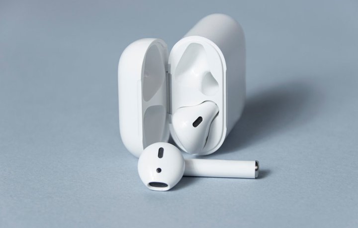 ������AirPods�P�[�X�͉�ʕt���H �A�b�v���������o��