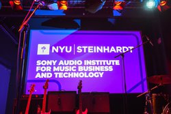 gI[fBĨ\j[hA琬ɓqBj[[NwƂ̋Ƃ̑_u