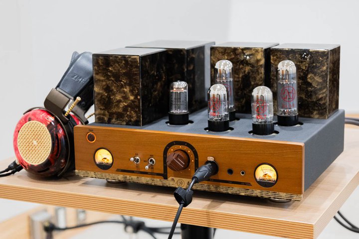 ^ǃwbhzAvA̔Ȃ鐢EBZMFuAegisv̖͂tWG[rbNɕI