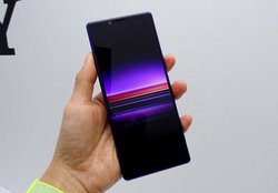 uXperia 1v͒Nł郌xɁB\j[͂WVŏʃX}zJbC^r[