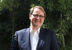 xEtBXg[~O֓˂iޗRB10NOɁufBA̒SɂȂvƊmM