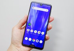 uAQUOS R3v́gV[v炵h_Ŏg₷ǋBJ҂ɕ@\̃|Cg