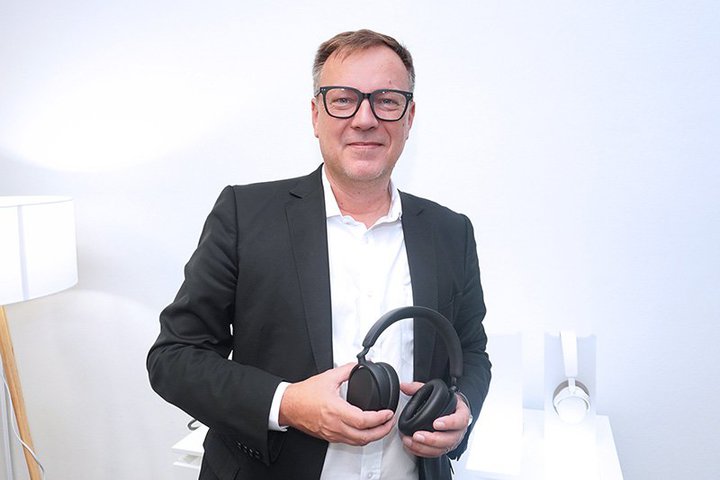 y|Lz[nCU[uACCENTUMvabS҂BMOMENTUM̂g߂