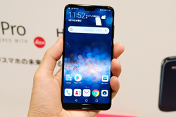 �h�R���A'18�ăX�}�z10���f���BAI�G�[�W�F���g��{�i�n���A�h���r�[�A�g���X�̃��C�u�z�M��