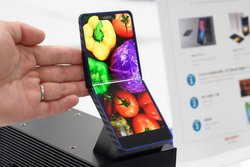 �V���[�v�A�܂肽���݉\�ȗL�@EL�f�B�X�v���C�������J�B�X�}�[�g�t�H���Ȃǂւ̗��p��z��