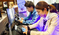 Galaxy S10/S10+GEy߂uGalaxy StudiovS14JŏJ