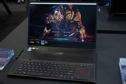 ASUSA92.6~̃L[{[hE/4K UHDfBXvCڃm[gȂǃQ[~OPCꋓ\