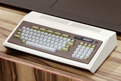 NECA~j`AŁuPasocomMini PC-8001v\BLAVIE Pro Mobile̓ʃJ[f