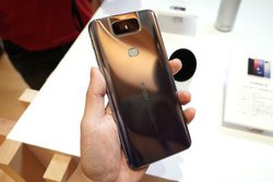 ASUSA180xWJutbvJvڂ̃tOVbvX}zuZenFone 6v