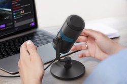 AnkerAЏ̃RfT[^USB}CNuPowerCast M300vBzMe[N