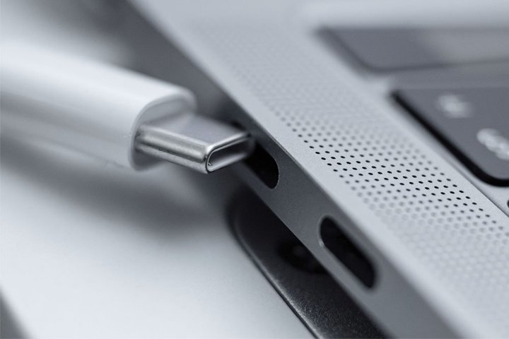 umacOS VenturavłUSB-C@킪MacƒʐMہuvKvɁyGadget Gatez